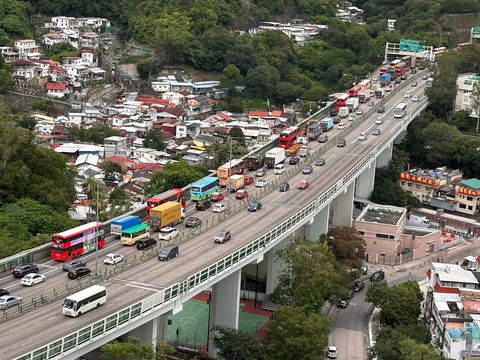 屯門公路往荃灣方向近汀九部分行車線已解封 車龍待消散