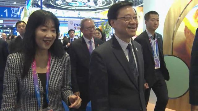 李家超出席進博會稱香港扮演「超級增值人」 王文濤指支持本港拓國際市場 | 一帶一路 | 無綫新聞TVB News