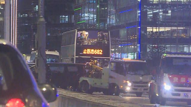 受觀塘繞道往油塘方向車禍影響九巴服務陸續回復正常 受觀塘繞道往油塘方向車禍影響九巴服務陸續回復正常