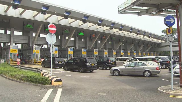 深圳湾公路大桥往深圳方向交通繁忙 驾驶人士需预留充裕行程时间