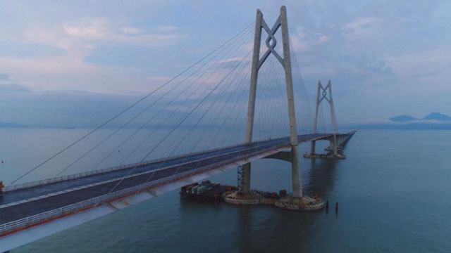 港珠澳大橋珠海口岸入境交通擠擁 入境珠海車輛倒灌至大橋澳門口岸出境車道