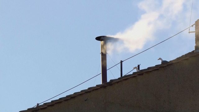 White smoke seen from Sistine Chapel chimney signalling new pope chosen White smoke seen from Sistine Chapel chimney signalling new pope chosen
