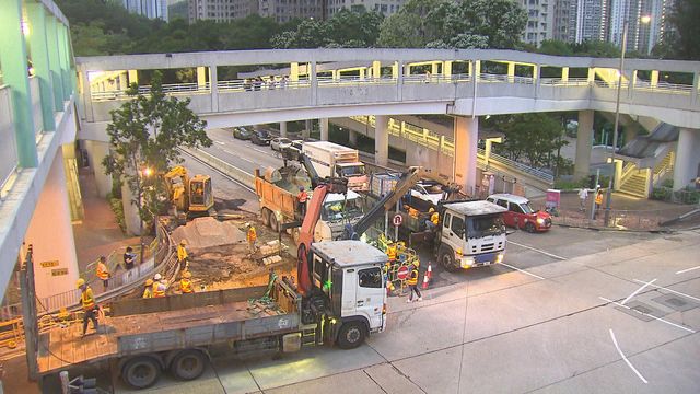 鳳德道爆水管｜食水水管完成維修工程　受影響行車線全面重開