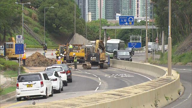 環保大道爆水管封閉路段解封　受影響巴士線陸續恢復原來路線行駛
