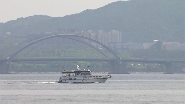 Observatory issued Strong Wind Signal No. 3 at 2:20 Observatory issued Strong Wind Signal No. 3 at 2:20