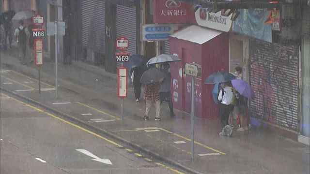 天氣．交通消息｜山頂纜車暫停服務　港鐵部分出入口暫時關閉
