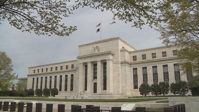 U.S. Federal Reserve keeps interest rate unchanged despite pressure from Trump