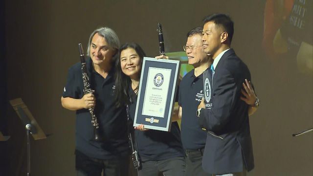 逾400人一同以單簧管演奏 打破健力士世界紀錄 逾400人一同以單簧管演奏 打破健力士世界紀錄