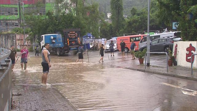 時事多面睇｜連場黑雨多區水浸　專家指市民應提升防災意識