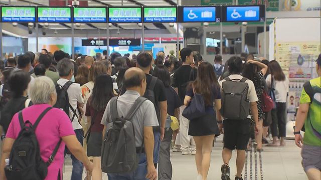 Passenger flow at Heung Yuen Wai Boundary Control Point exceeded capacity Passenger flow at Heung Yuen Wai Boundary Control Point exceeded capacity