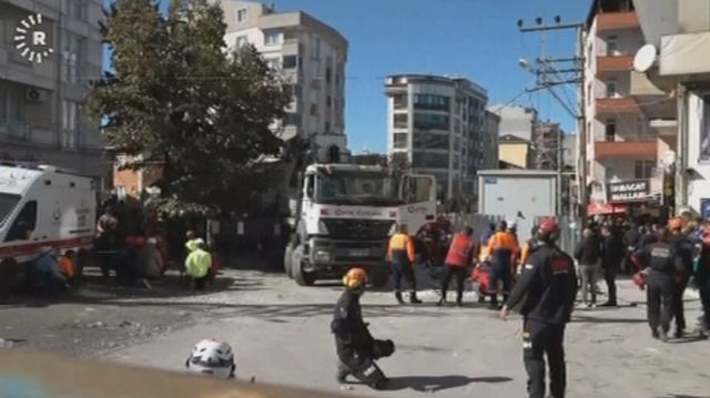 土耳其住宅倒塌一家五口2死3被困　市長稱疑與地鐵興建工程有關