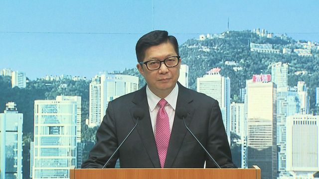 宏福苑五級火|保安局局長對消防員殉職深感悲痛 宏福苑五級火|保安局局長對消防員殉職深感悲痛