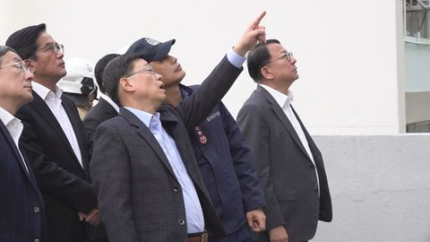 CE inspects the Tai Po fire situation