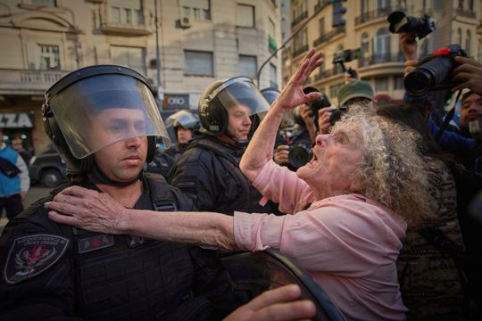 回望2025‧環球圖輯|銀髮示威不退 阿根廷養老金改革爭議 回望2025‧環球圖輯|銀髮示威不退 阿根廷養老金改革爭議