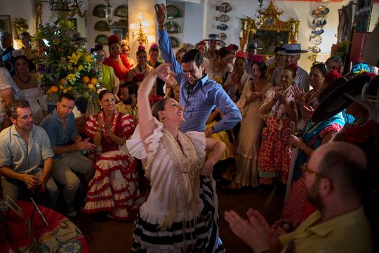 回望2025‧環球圖輯｜信仰與文化交融　西班牙朝聖節現舞蹈狂歡