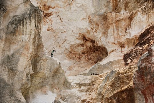 回望2025‧環球圖輯｜資源匱乏下的生存　海地砂石工汗水築生計