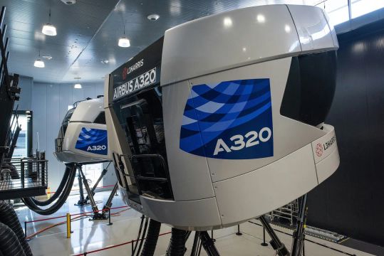 國產飛行模擬機首進歐洲市場 A320機師訓練器交付法國 國產飛行模擬機首進歐洲市場 A320機師訓練器交付法國