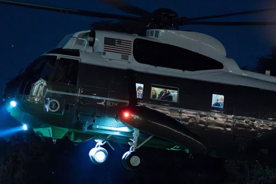 回望2025‧環球圖輯｜特朗普返白宮　專機舷窗前凝視窗外