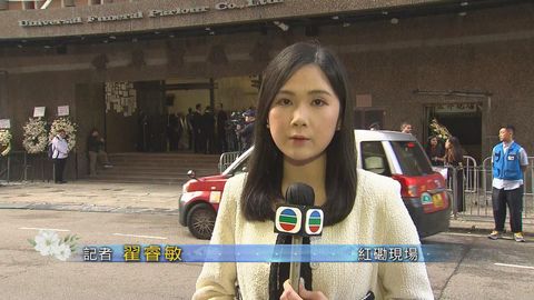 宏福苑五級火．現場｜不少市民為何偉豪獻花　有市民認為其犧牲需要致敬