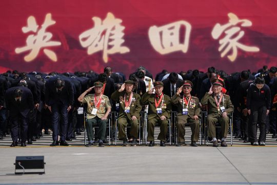 回望2025‧圖輯｜鏡頭下凝聚家國人心瞬間：跨越時代的致敬與團圓