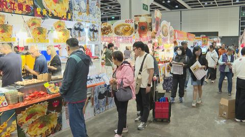冬日美食節灣仔舉行有市民提前「辦年貨」　有商家料生意額不及去年