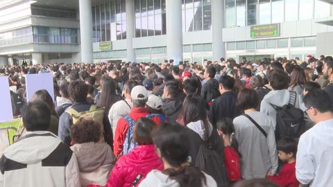Packed Shenzhen Bay Port on Christmas day