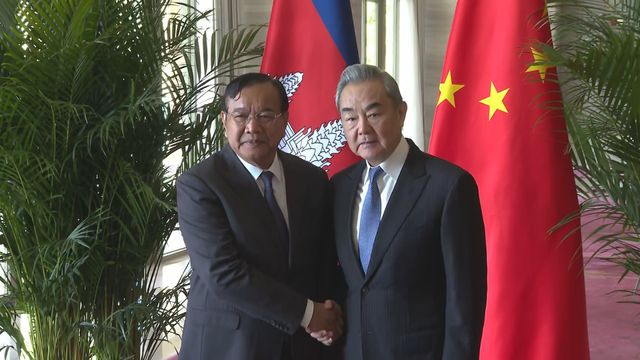 Foreign Minister Wang Yi meets with Thai and Cambodian counterparts