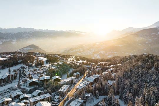 瑞士阿爾卑斯山雙子城克朗－蒙大拿　陽光、運動與全景風光的度假天堂｜延伸閱讀
