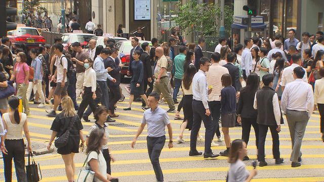 調查指港人平均39歲前由百萬富翁晉升為千萬富翁