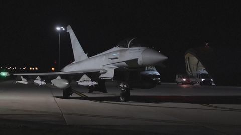 British and French planes bomb IS targets British and French planes bomb IS targets