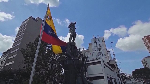 委內瑞拉局勢．不斷更新｜加拉加斯大批民眾上街　譴責美國干犯戰爭罪