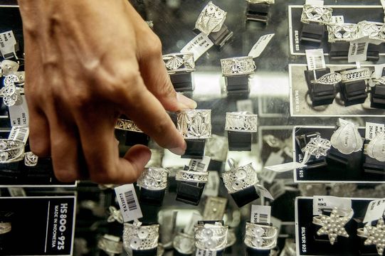 金銀價屢破頂涉大國博弈　中國嚴管白銀出口防波動衝擊科技產業？｜延伸閱讀