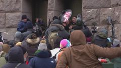 Pro and anti-ICE demonstrators clash in US city of Minneapolis