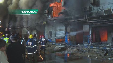 巴基斯坦商場起火至少21死逾60失蹤　官員警告建築物隨時可能倒塌