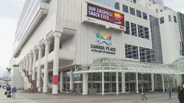 Canada's Immigration Cuts Hit Chinese Mainland and Hong Kong Arrivals Canada's Immigration Cuts Hit Chinese Mainland and Hong Kong Arrivals