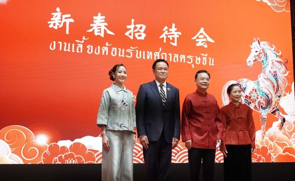 泰國總理用中文向華僑拜年：馬年大吉　萬事如意」