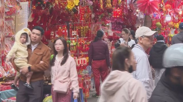 Hanoi prepares for lunar new year Hanoi prepares for lunar new year
