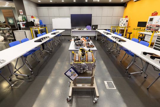 電動車課程助從業員升級轉型　職訓局：打造綠色人才庫