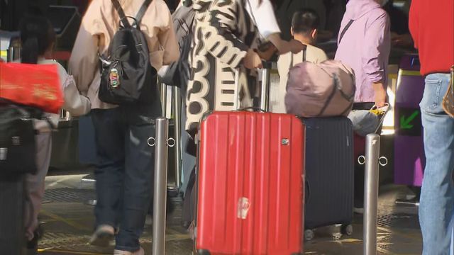 Busy morning at border crossings