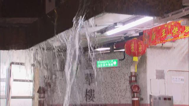 Burst fresh water pipe floods lower floors of Lok Wah South Estate Block