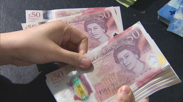 英國失業率見五年高位　英鎊兌美元曾跌穿1.35水平