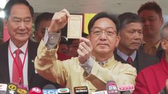 "Neutral" fortune stick for Hong Kong in Horse Year