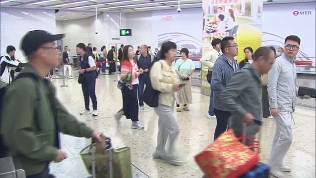 Hundreds of thousands expected to return to HK on last day of holiday