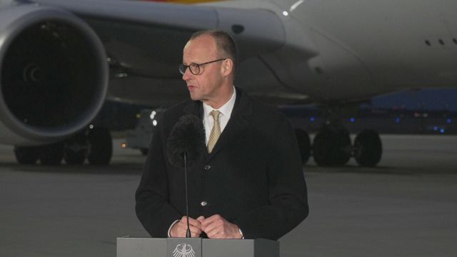 German chancellor starts China visit with business heads in tow