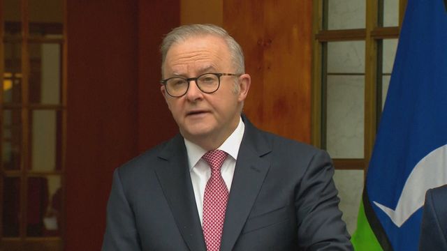 Australia grant asylum to Iranian footballers