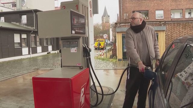 Int'l Energy Agency release largest volume of emergency oil in history Int'l Energy Agency release largest volume of emergency oil in history