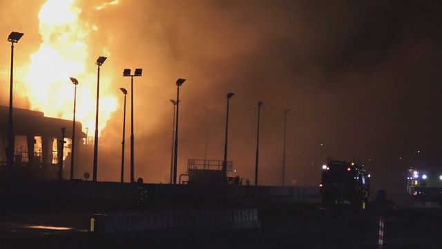 Huge fire in Bahrain fuel tank after Iranian attack Huge fire in Bahrain fuel tank after Iranian attack
