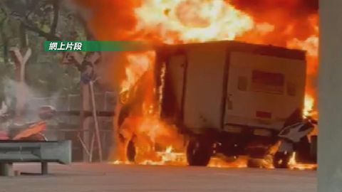 葵涌貨車起火疑涉非法流動加油站　當局追緝女車主以釐清車上燃油來源