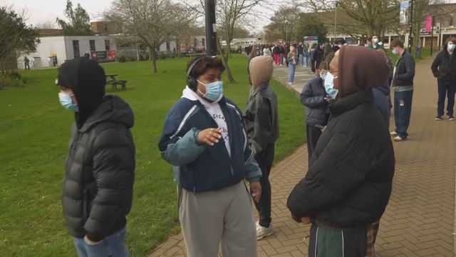 UK races to contain meningitis outbreak