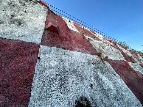 周末好去處|九龍仔紅白「格仔山」 回味啟德機場舊時色彩 周末好去處|九龍仔紅白「格仔山」 回味啟德機場舊時色彩